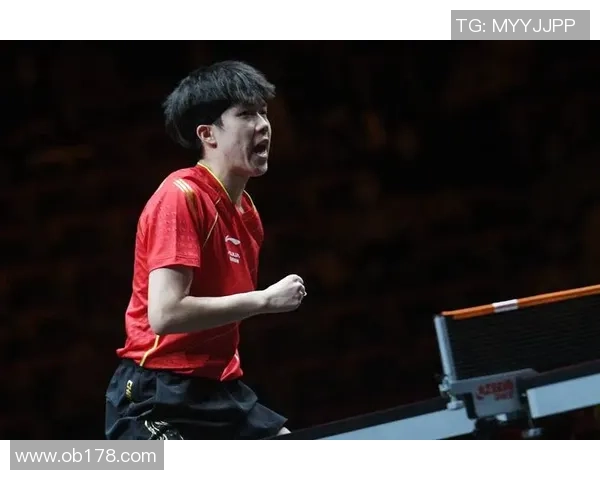 王楚钦举拍指天！赛后直言赢得很幸运：时隔57天复仇日乒新主力